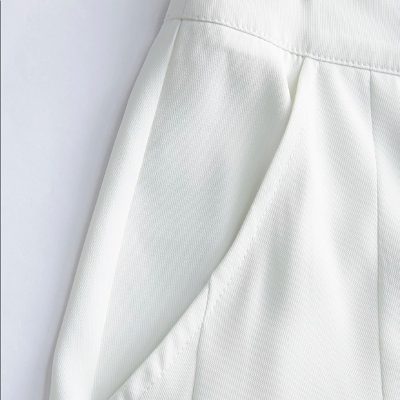 White pleated skort - Picture 3 of 3